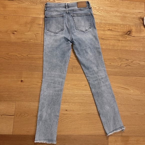 Aritzia Denim Forum Nico mid rise skinny crop light wash stretch size 25 - Picture 4 of 5